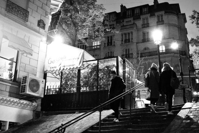 Paris Vignettes: Nighttime in Montmartre