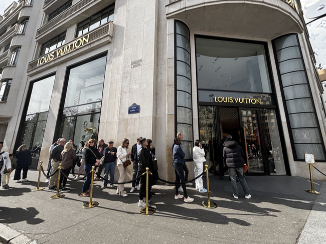 5 Tips for Shopping at Louis Vuitton Stores in Paris
